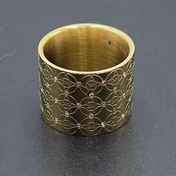 Michael Kors Gold Plated‎ Pave
Monogram Heritage Band Barrel Cigar Ring size 7 - Picture 2 of 10